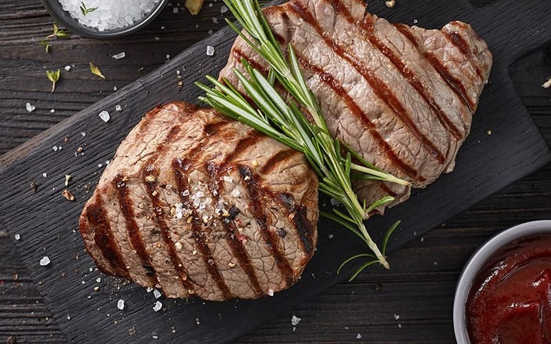 grilled-beef-steaks-D3L92ZW-min-1.jpg